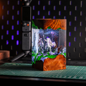 Lampe en résine époxy personnalisée, Lampe en résine époxy, Lampe en résine époxy sur mesure, Lampe en résine et bois, Veilleuse personnalisée, Cadeau fait main, Anniversaire - Product Image 2