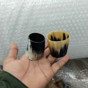 Porte-serviettes en corne de bœuf artisanal de qualité supérieure, accessoire de table de luxe à prix avantageux - Product Image 1