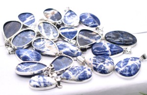 Collar con Colgante de Piedra Ovalada de Sodalita Azul Natural al por Mayor, Joyería de Piedras Preciosas de Moda Chapada en Plata para Hombres y Mujeres - Product Image 4