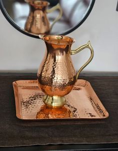 Ensemble de carafes en cuivre de style artisanal, ensemble de service d'eau en métal de qualité supérieure avec verres, durable, réutilisable, pour la cuisine et la salle à manger. - Product Image 5