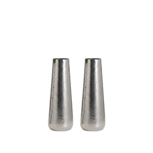 Atractivo Florero Decorativo de Mesa, Florero Alto de Metal Plateado Martillado para Decoración del Hogar y Bodas - Product Image 1