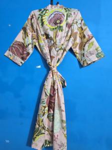 ชุดกิโมโนผ้าฝ้ายพิมพ์ลายดอกไม้ ออกแบบสำหรับผู้หญิง สวมใส่สบายสำหรับชุดนอน ชุดลำลอง และชุดอยู่บ้าน - Product Image 2