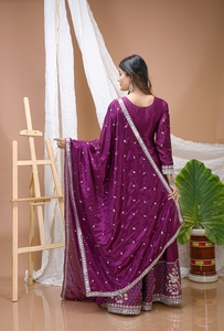 Ensemble Sharara pour femme en chinon entièrement cousu avec broderie de sequins et travail multi-fils, kurta et dupatta assortis - Product Image 4
