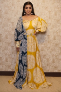Vestido Maxi Bohemio Amarillo con Estampado Paisley, Cuello en V, Manga Abullonada, Estilo Cruzado con Lazo, Corte Holgado, Estilo Veraniego, Línea A, con Cinturón - Product Image 3