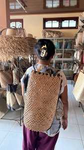 Sac à dos en paille Lontar brodé à la main, style bohème, fermeture ouverte, idéal pour un usage quotidien – Meilleure vente en Indonésie - Product Image 4