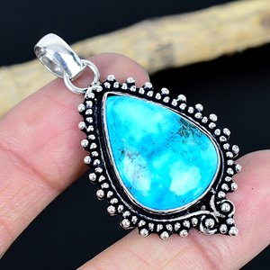 Pendentif chrétien artisanal en turquoise, bijoux en argent sterling - Product Image 1