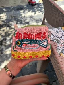 กระเป๋าใส่เหรียญปักลายดีไซน์เฉพาะตัว ทำมือ พร้อมตกแต่งด้วยลูกปัดสวยงาม - Product Image 6