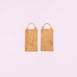 Boucles d'oreilles rectangulaires plaquées or en forme de zigzag pour femmes - Product Image 1