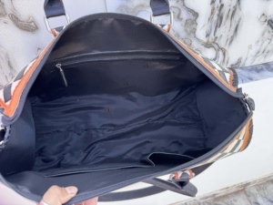 Bolsos de Viaje de Cuero Hechos a Mano con Diseño Nuevo, Bolsos Multiusos con Patrón de Damas de Inglatera, Bolso Unisex de Gran Tamaño - Product Image 5