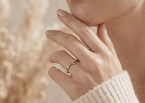 แหวนทอง 14k แบบมินิมอลประดับเพชรแบบปาเว่ สำหรับขายส่ง เหมาะสำหรับงานแต่งงานและงานปาร์ตี้ แหวนเรียบหรูสำหรับผู้หญิง - Product Image 5