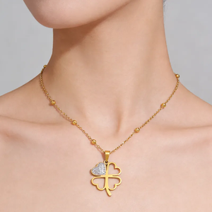 Collar con colgante en forma de corazón para mujer en acero inoxidable 304 con revestimiento chapado en oro de 18 quilates e incrustaciones de vidrio. - Product Image 3