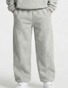 Ensemble de survêtement gris surdimensionné pour enfants garçons avec ligne contrastante, sweat à capuche en molleton de coton et pantalon de survêtement à jambes larges, fabricant OEM & ODM - Product Image 5