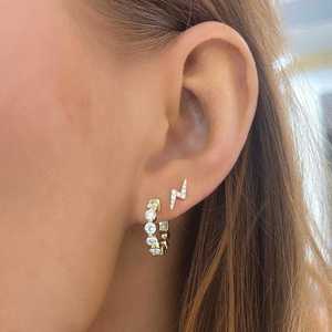 Pendientes de Oro Sólido de 14k con Diamantes Redondos Cultivados en Laboratorio, Diseño Minimalista y Único para Uso Diario - Product Image 6
