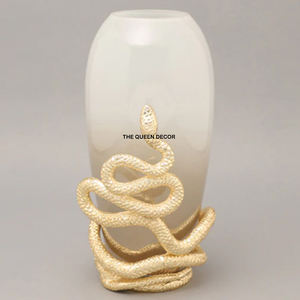 Créer une touche sophistiquée dans votre maison ou votre espace de travail : un vase à fleurs artistique unique avec des oiseaux dorés et des motifs floraux. - Product Image 2