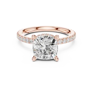 Joyería fina unisex con un diamante de laboratorio de tres quilates con corte almohada, engastado en un anillo de oro macizo de dieciocho quilates con halo oculto. - Product Image 3