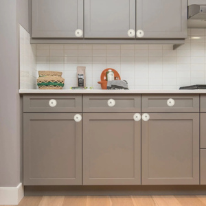 Perillas de puerta de cerámica azul y blanca hechas a mano de alta calidad, perillas de gabinete de aleación para cocina, dormitorio, cajón y armario - Product Image 5