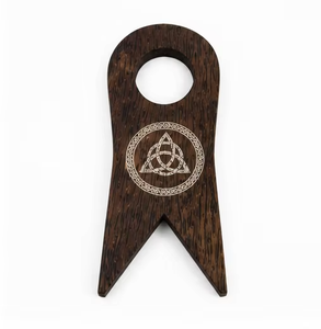 Cuerno para Beber Vikingo Medieval Auténtico, Hecho a Mano, Ecológico y Natural, Pulido, con Grabados del Núcleo del Norte (Vegvisir) y Nudo Celta - Product Image 2