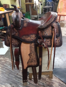 Selle d'équitation élégante joliment fabriquée à la main Meilleure qualité Designer Ensemble de selle d'équitation en cuir véritable - Product Image 3