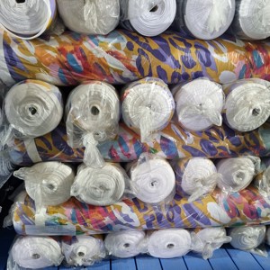 ผลิตในเกาหลี ผ้าโพลีเอสเตอร์ 95% สแปนเด็กซ์ 5% ผ้าพิมพ์ลาย ITY สต็อกล็อต ผ้าทอ ลายดอกไม้หลากหลาย คุณภาพดีเยี่ยม ดีไซน์สวยงาม - Product Image 2