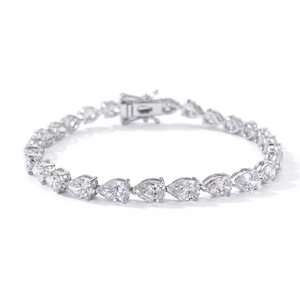 Pulsera de Lujo con Diamantes Cultivados en Laboratorio, Corte Brillante en Forma de Pera, 25 Quilates de Peso Total, Maestría en la Engaste de Diamantes Sostenibles - Product Image 1