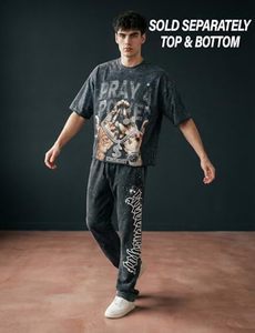 Camiseta de manga corta con cuello redondo y estampado de manos de calavera Pray 4 Love para hombre, estilo urbano, tela de jersey transpirable y ecológica - Product Image 2