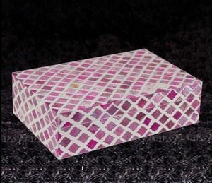 Caja de Joyería Artesanal India con Incrustaciones de Resina, Estilo Artístico y Romántico, de Madera, con un Diseño Increíble y un Patrón de Modelo Distintivo - Product Image 1