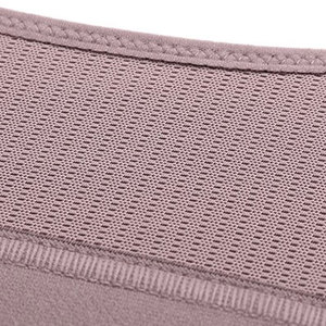 Soutien-gorge de sport respirant à maintien élevé et écologique pour femme avec bretelles réglables et logo frontal - Haut de gamme pour l'entraînement et le fitness - Product Image 5