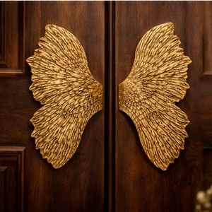 Poignée de porte moderne en laiton Celeste Wings, motif aile d'ange |   Poignée d'entrée d'hôtel extérieure durable pour portes de prestige - Product Image 3