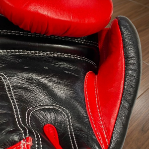 Gants de boxe en cuir de vache véritable faits à la main Twins Muay Thai Sanda MMA pour entraînement professionnel, sparring, respirants, avec sangle de poignet réglable - Product Image 4