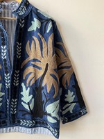 Veste courte en velours brodée Suzani faite à la main pour femmes, style ouzbek, pour les amateurs de mode artisanale et de slow fashion, vêtement d'extérieur tendance