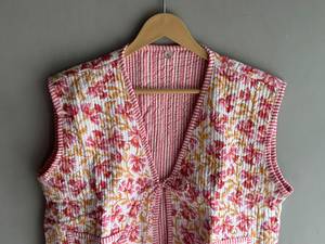 Floral <b>Quilted</b> Cotton Vest V-Neck Sleeveless Women's <b>Jacket</b> Summer Wear with Pockets Printed <b>Pattern</b> Regular Length GIFT FOR HER - Product Image 2
