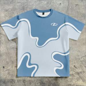 เสื้อยืดโอเวอร์ไซส์ผ้าฝ้าย OEM สำหรับผู้ชาย สไตล์สตรีทแวร์ ทรงไหล่ตก คุณภาพสูง รับสกรีนโลโก้ตามสั่ง เสื้อยืดเปล่า โรงงานผลิตโดยตรง - Product Image 1