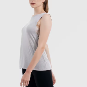 Camiseta sin mangas gris claro para mujer, lisa, con logo personalizado, suave, transpirable, ajustada, informal, al por mayor OEM - Product Image 6