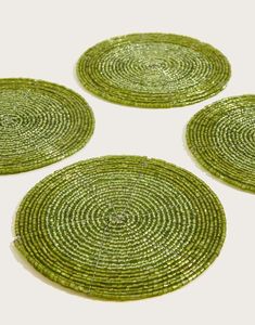 Sous-verres élégants en tissu brodé avec des détails de perles décoratives pour un style de vie haut de gamme et des articles pour la maison - Product Image 1