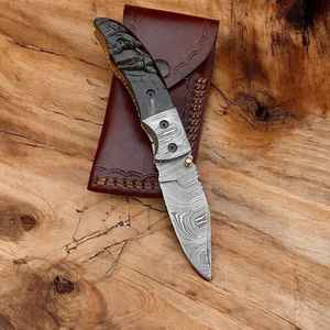 Cuchillo Plegable Hecho a Mano de Acero de Damasco de Grado Industrial con Mango de Cuerno de Ciervo, Empuñadura de Acero y Hoja de Punta Caída para Caza y Actividades al Aire Libre - Product Image 6