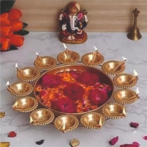 Bol Urli traditionnel en laiton avec supports pour Diya, pour la décoration de Diwali, pot à fleurs flottant, centre de table festif pour mariage, cadeau Urli - Product Image 3