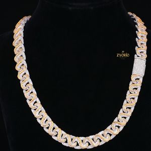 Collier chaîne en or 18 carats bicolore pavé style cubain, design de luxe - Product Image 1