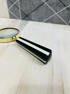 Loupe de forme ronde avec poignée en corne de couleur personnalisable, qualité de luxe, polissage et moulage. - Product Image 4