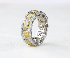 Bague de fiançailles et de mariage style vintage très tendance en or blanc 14 carats avec diamant jaune de laboratoire taille coussin pour elle - Product Image 3