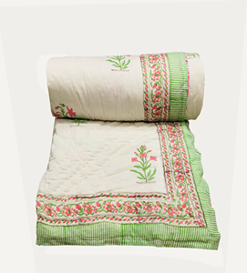 Edredón de Algodón Reversible Hecho a Mano con Estampado Floral Rosa y Borde a Rayas Verdes para Uso en el Hogar y Hoteles, Cómodo - Product Image 2
