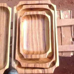 Bandeja de Servir de Madera Maciza Hecha a Mano con Diseño Grabado, Acabado de Grano Natural de 1 cm, Ecológica y Duradera, para Bebidas - Product Image 1