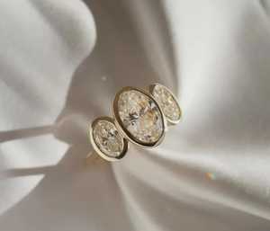 แหวนเพชรทรงรีเพาะเลี้ยงในห้องปฏิบัติการ ประดับเพชรสามเม็ด ทองคำแท้ 14K คุณภาพพรีเมียม สำหรับเป็นของขวัญในโอกาสแต่งงานหรือสัญญา มอบให้คนรัก - Product Image 5