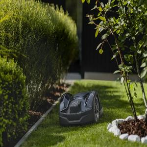 Entrega Rápida Disponible para la Podadora de Césped Husqvarna 305E NERA, Ofrece un Corte de Césped Eficiente, Funciones Inteligentes y la Confianza de Husqvarna - Product Image 5