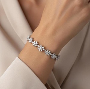 Pulsera de Lujo con Moissanita y Flores, Joyería Hip Hop Iced Out, Apariencia de Diamante VVS, Plata Esterlina, Brillo de Oro Blanco de 10K - Product Image 1