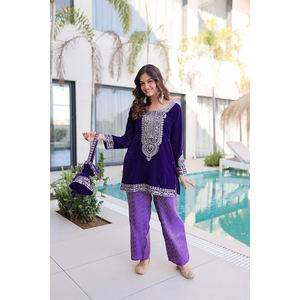 ผู้จัดจำหน่ายขายส่งชุดสัลวาร์ปักลายกำมะหยี่คุณภาพเยี่ยมสำหรับผู้หญิง ดีไซน์ใหม่สไตล์ปากีสถาน - Product Image 1
