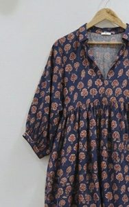 Robe mi-longue trapèze pour femme, 100 % coton, faite main, tissée, à motif floral dessiné à la main, col en V, manches bouffantes, taille naturelle, style traditionnel indien, formelle - Product Image 2