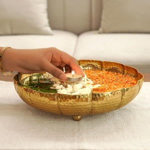 Tendance du moment : Vase de table Jaffs Exports en aluminium fait main de haute qualité, design moderne, finition dorée, écologique, pour contenir de l'eau - Product Image 6