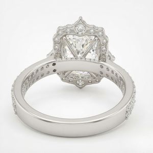 Anillo de Halo con Diamante Cultivado en Laboratorio de Corte Radiante de 4.88CTW en Oro Blanco de 8K, Certificado IGI, Conjunto Nupcial - Product Image 6