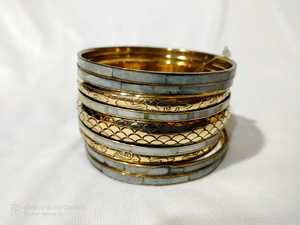 Bracelet en résine fait main avec des perles rondes à motifs animaliers, souvenir d'Inde par Arif Handicrafts. - Product Image 6
