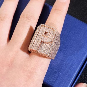 Bague de déclaration de luxe Hip Hop en argent sterling 925, sertie de moissanite et de diamants, avec lettre personnalisée, unisexe, édition bijoux de mode pour soirée - Product Image 1